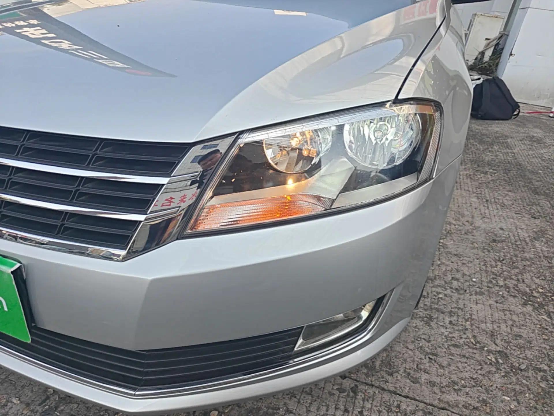 Volkswagen Lavida 2013 Revised Classic 1.6L Automatic Fashion Edition — миниатюра 8