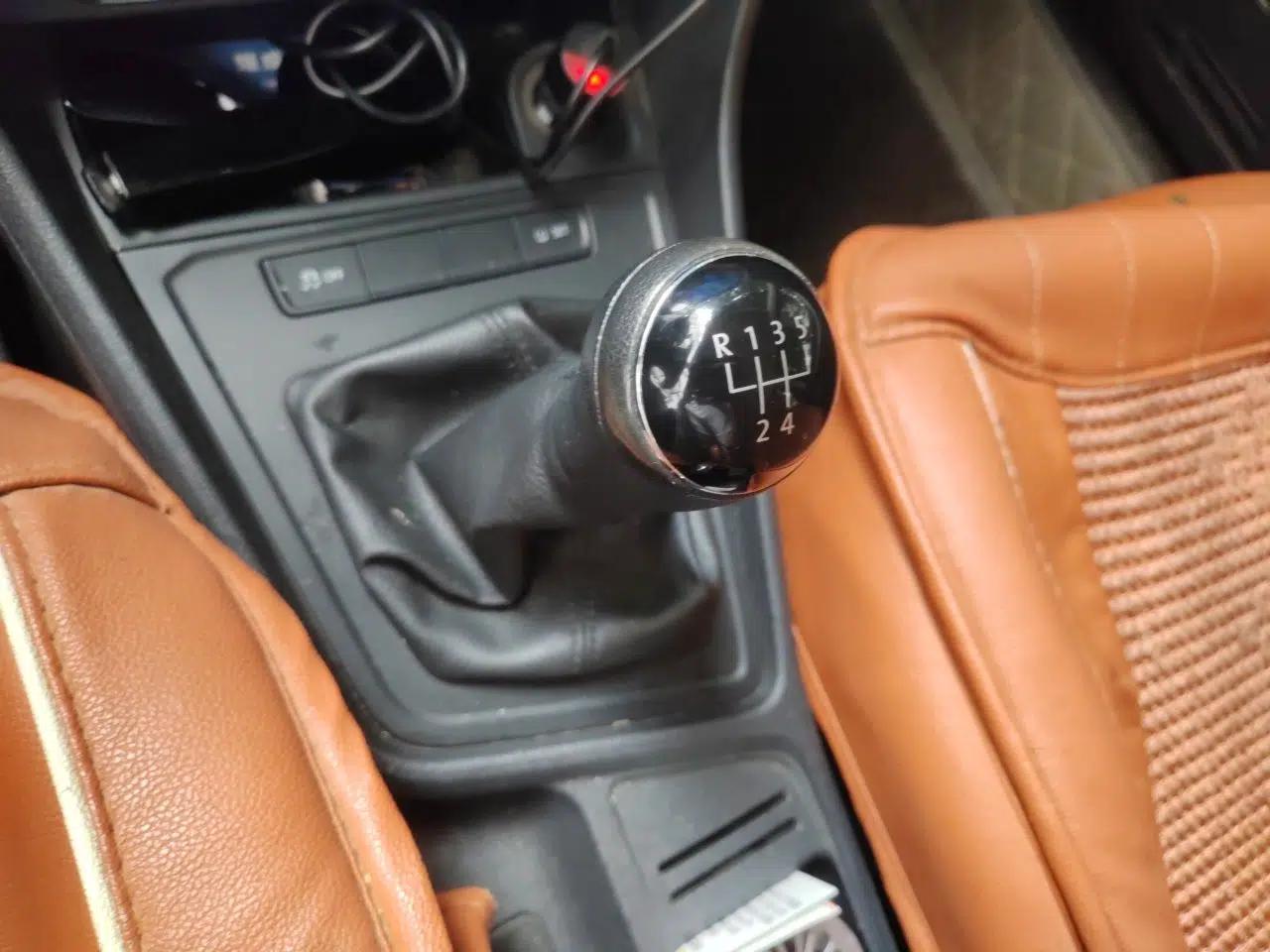 Volkswagen Lavida 2015 1.6L Manual Fashion Edition — миниатюра 14