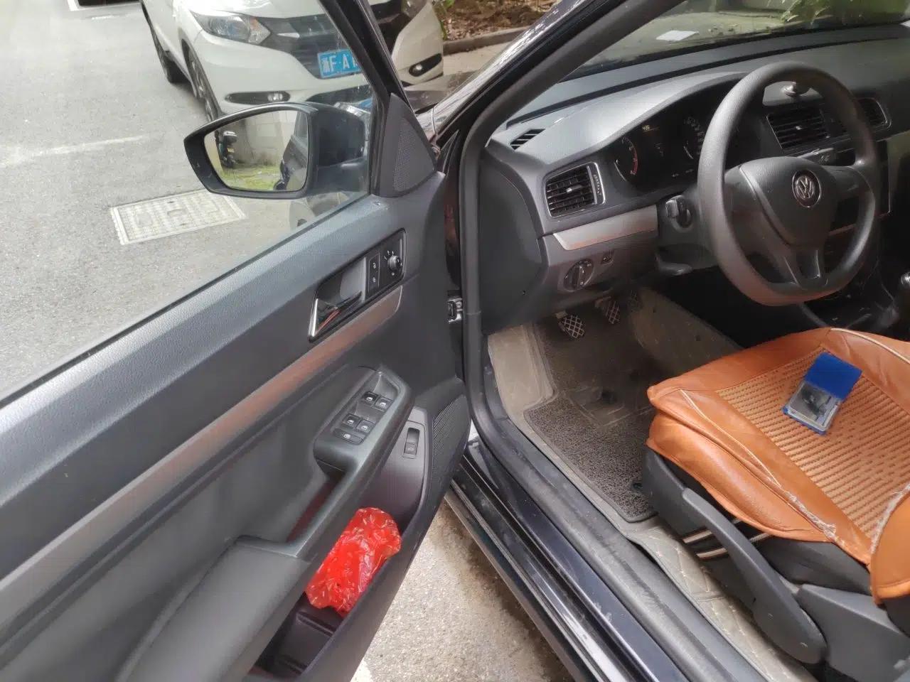 Volkswagen Lavida 2015 1.6L Manual Fashion Edition — миниатюра 16