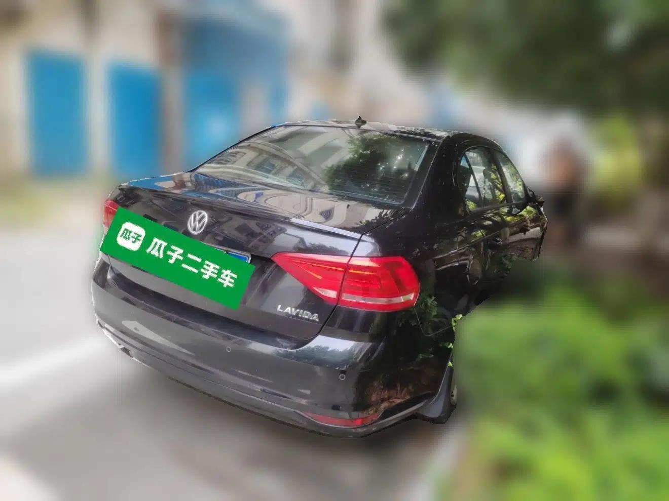 Volkswagen Lavida 2015 1.6L Manual Fashion Edition — миниатюра 6