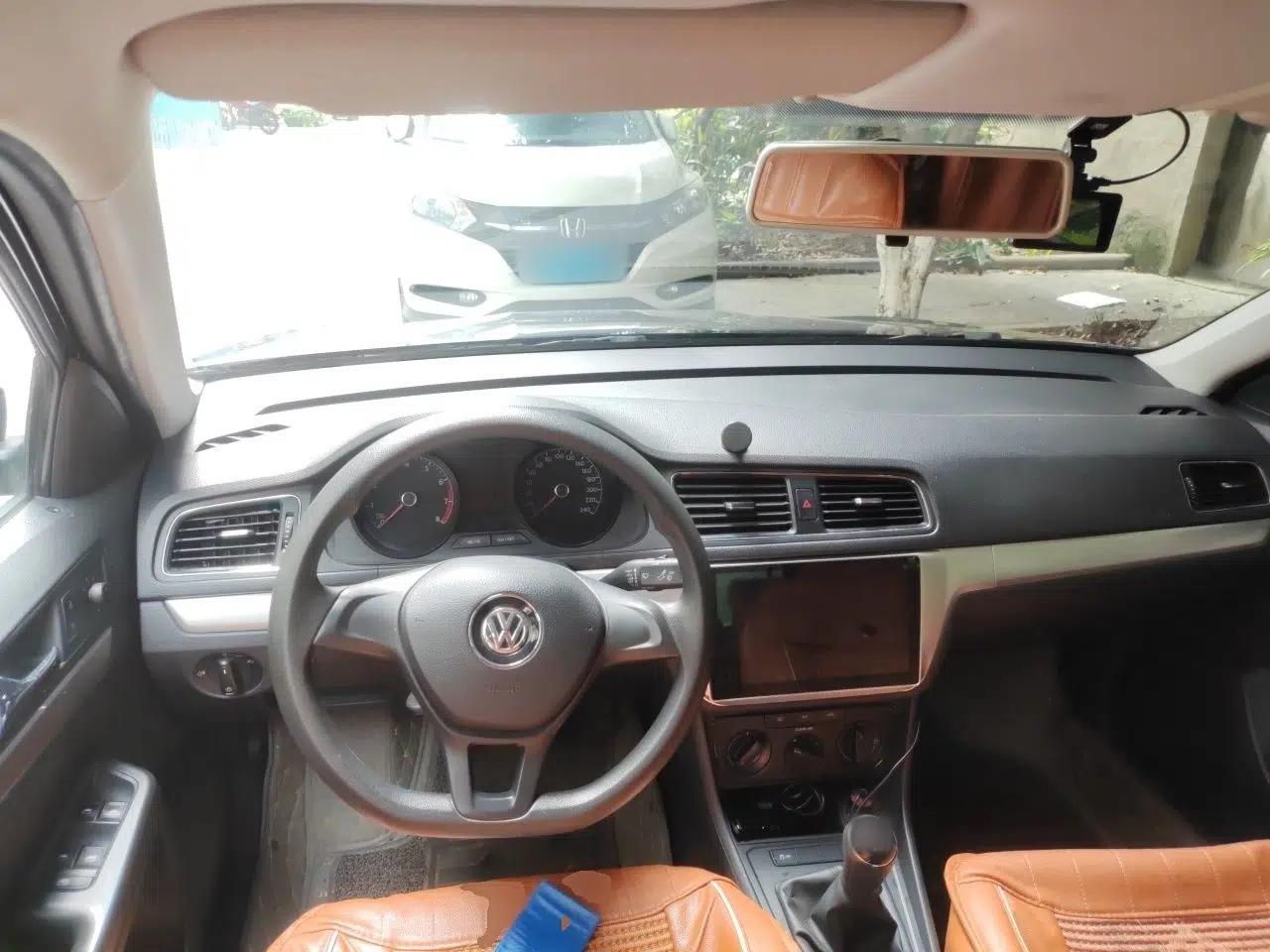 Volkswagen Lavida 2015 1.6L Manual Fashion Edition — миниатюра 9