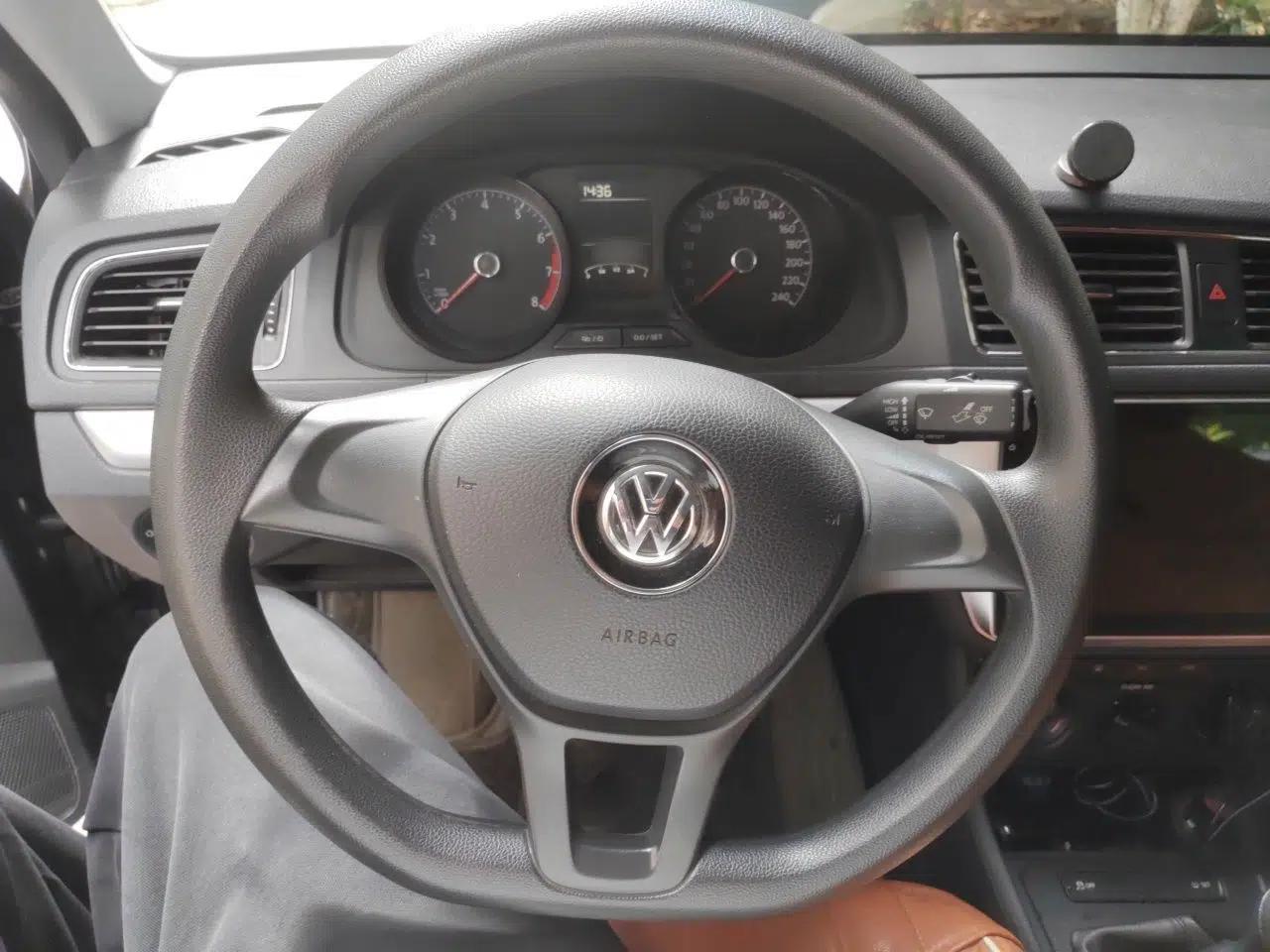 Volkswagen Lavida 2015 1.6L Manual Fashion Edition — миниатюра 10
