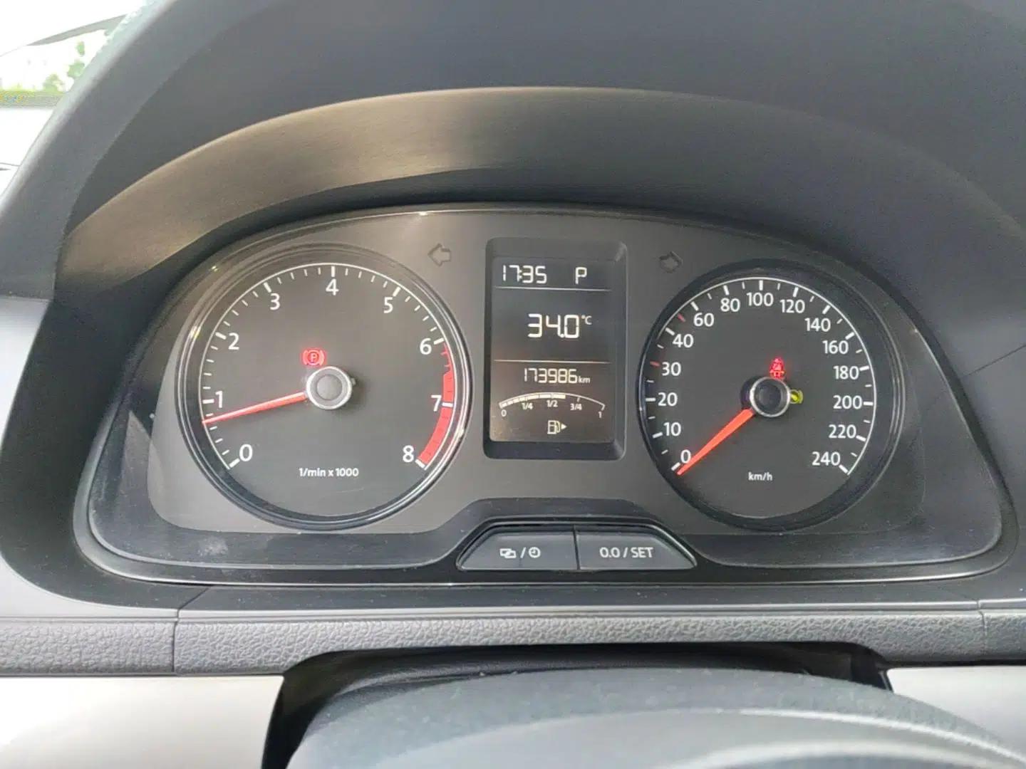 Volkswagen Lavida 2013 Revised Classic 1.6L Automatic Fashion Edition — миниатюра 14