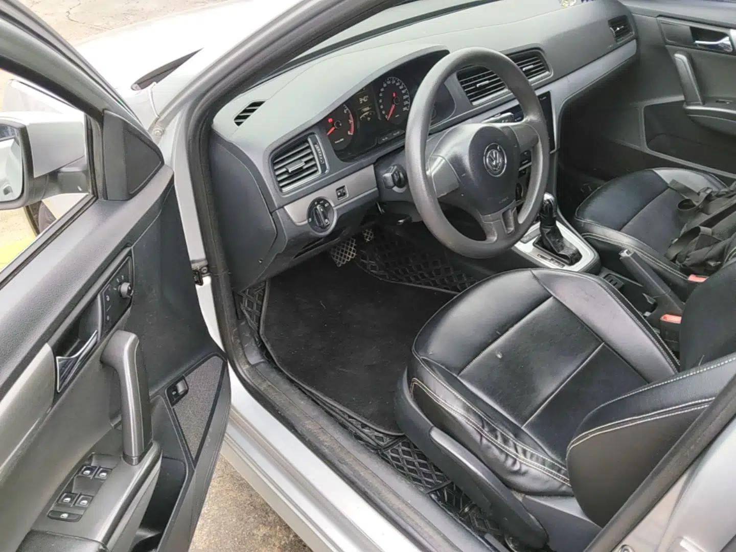 Volkswagen Lavida 2013 Revised Classic 1.6L Automatic Fashion Edition — миниатюра 18