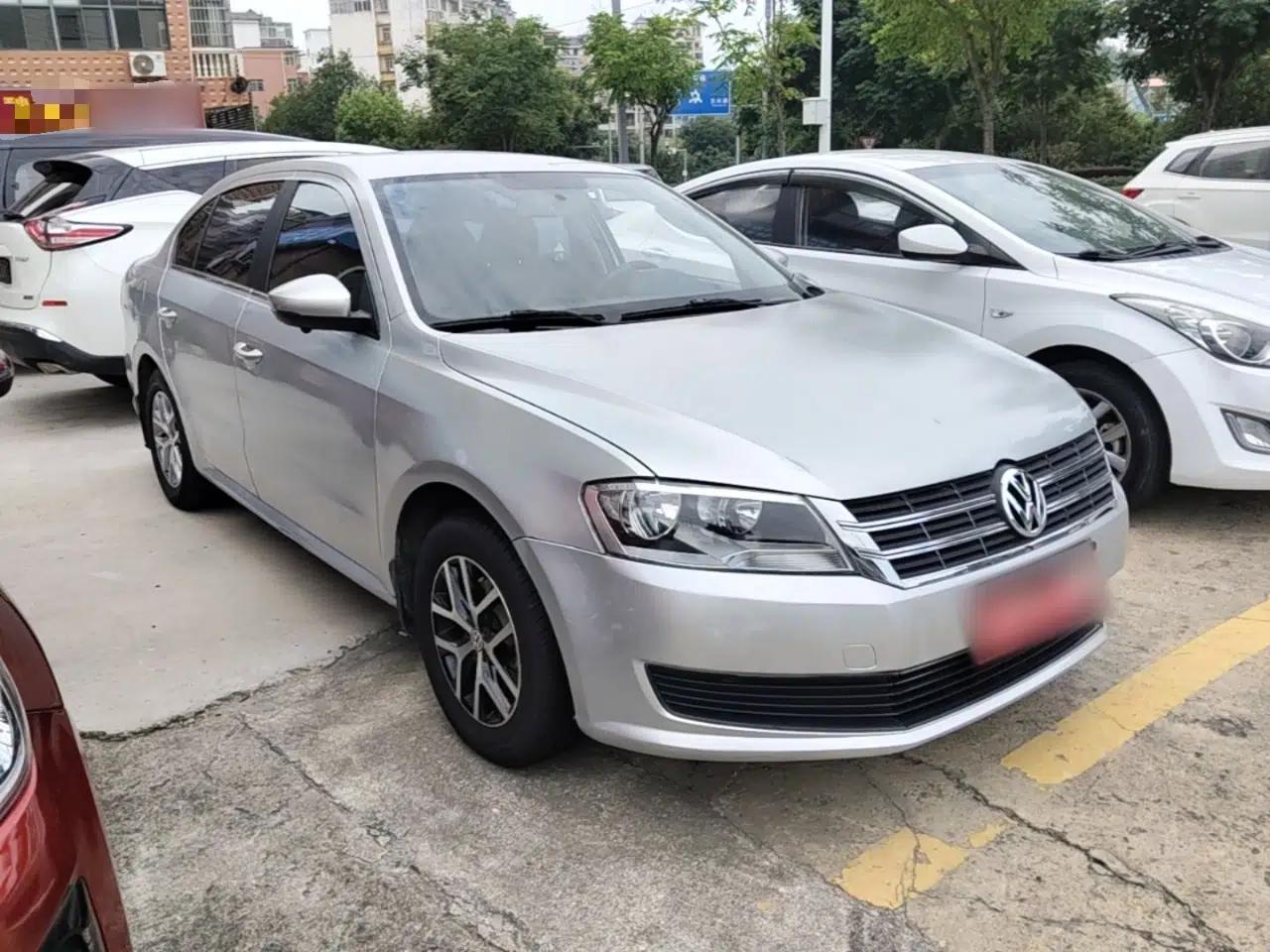 Volkswagen Lavida 2013 Revised Classic 1.6L Automatic Fashion Edition — миниатюра 3