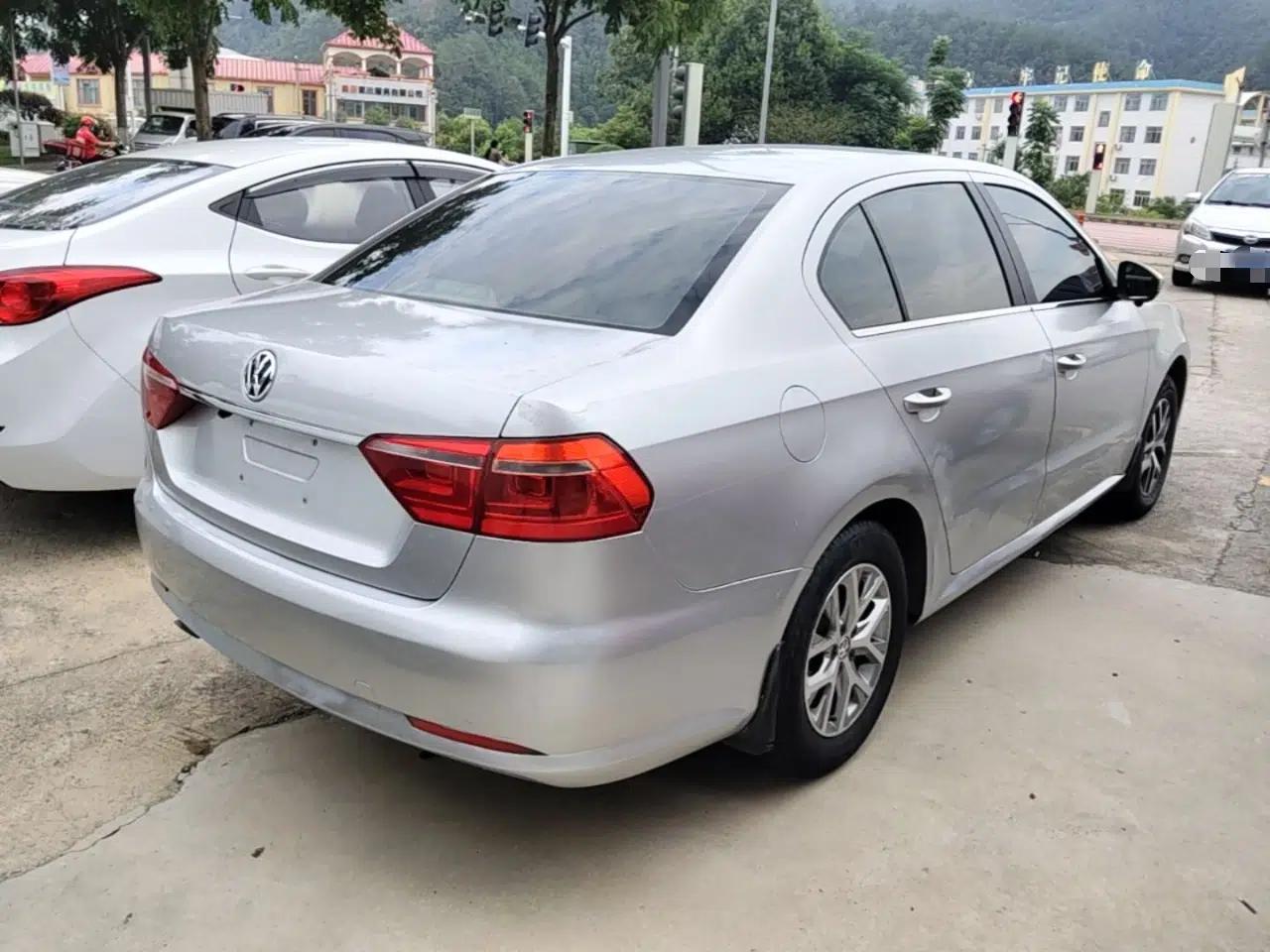 Volkswagen Lavida 2013 Revised Classic 1.6L Automatic Fashion Edition — миниатюра 6