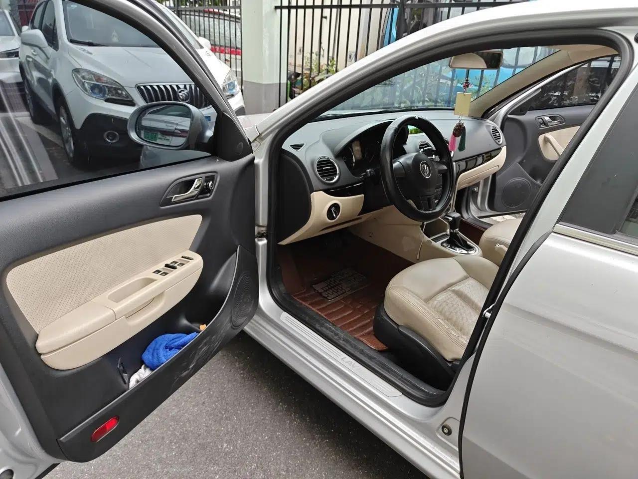 Volkswagen Lavida 2008 1.6L Automatic Prestige Edition — миниатюра 16
