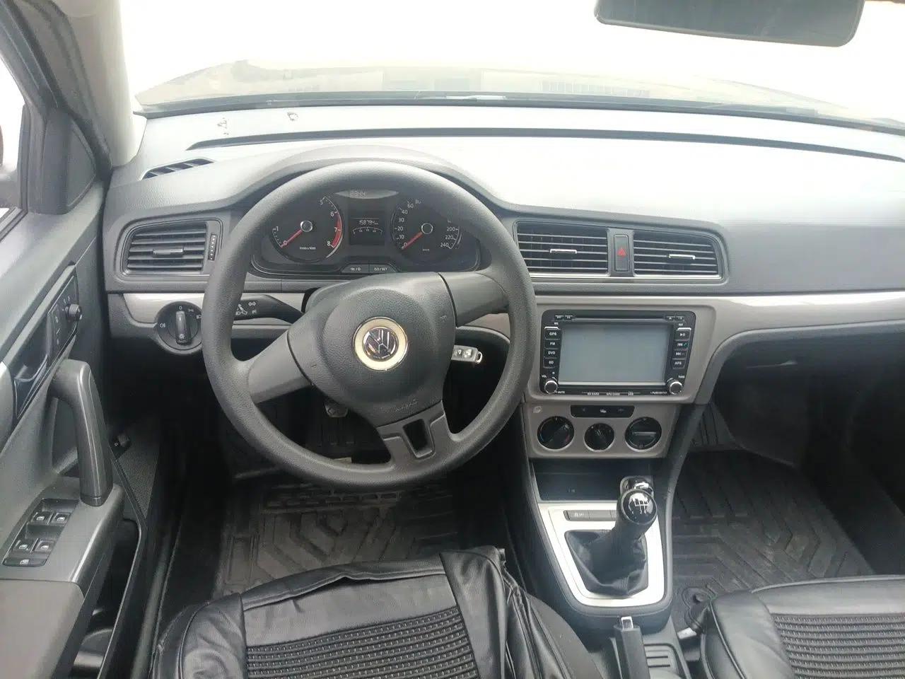 Volkswagen Lavida 2013 Revised Classic 1.6L Manual Fashion Edition — миниатюра 10
