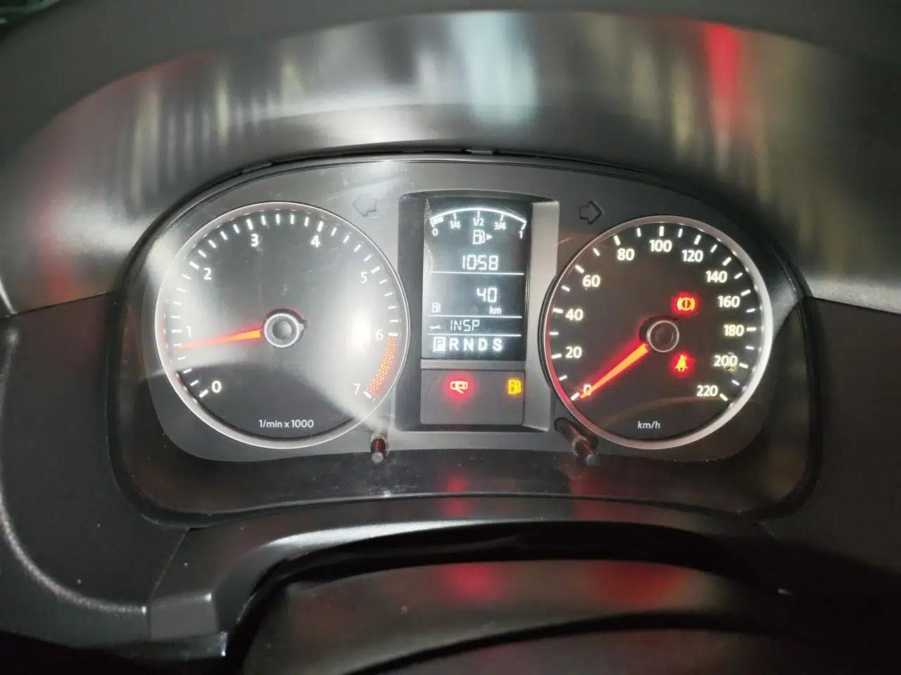 Volkswagen Lavida 2011 2.0L Automatic Premium Edition — миниатюра 11