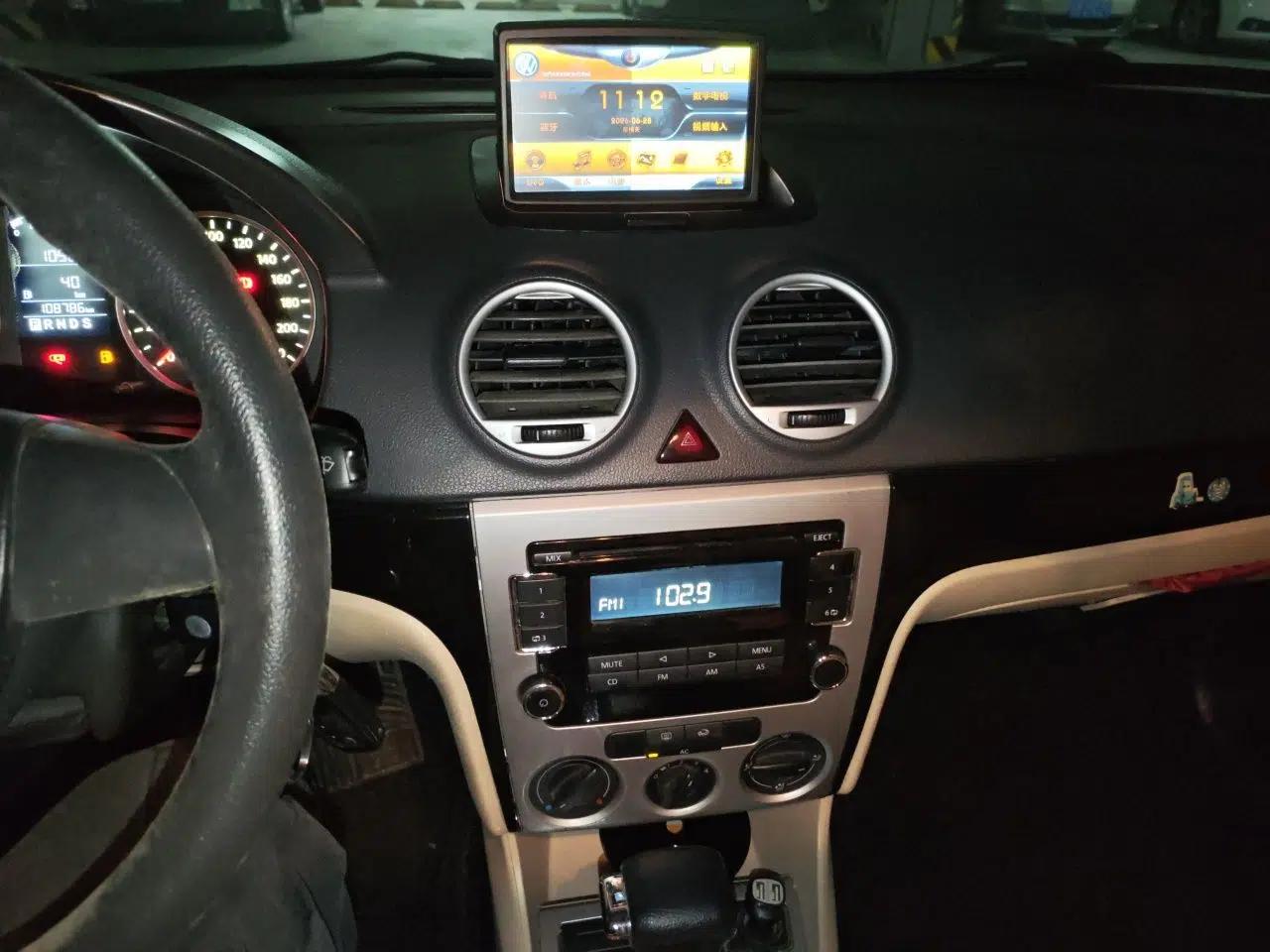 Volkswagen Lavida 2011 2.0L Automatic Premium Edition — миниатюра 13