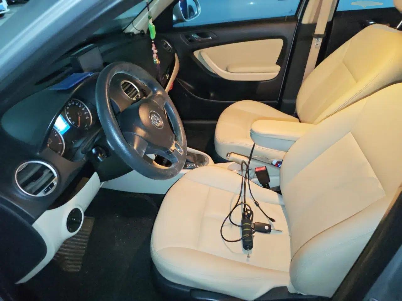 Volkswagen Lavida 2011 2.0L Automatic Premium Edition — миниатюра 15