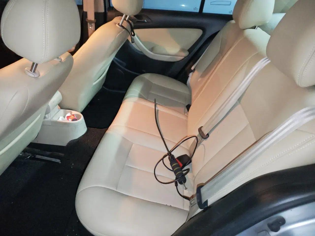 Volkswagen Lavida 2011 2.0L Automatic Premium Edition — миниатюра 17