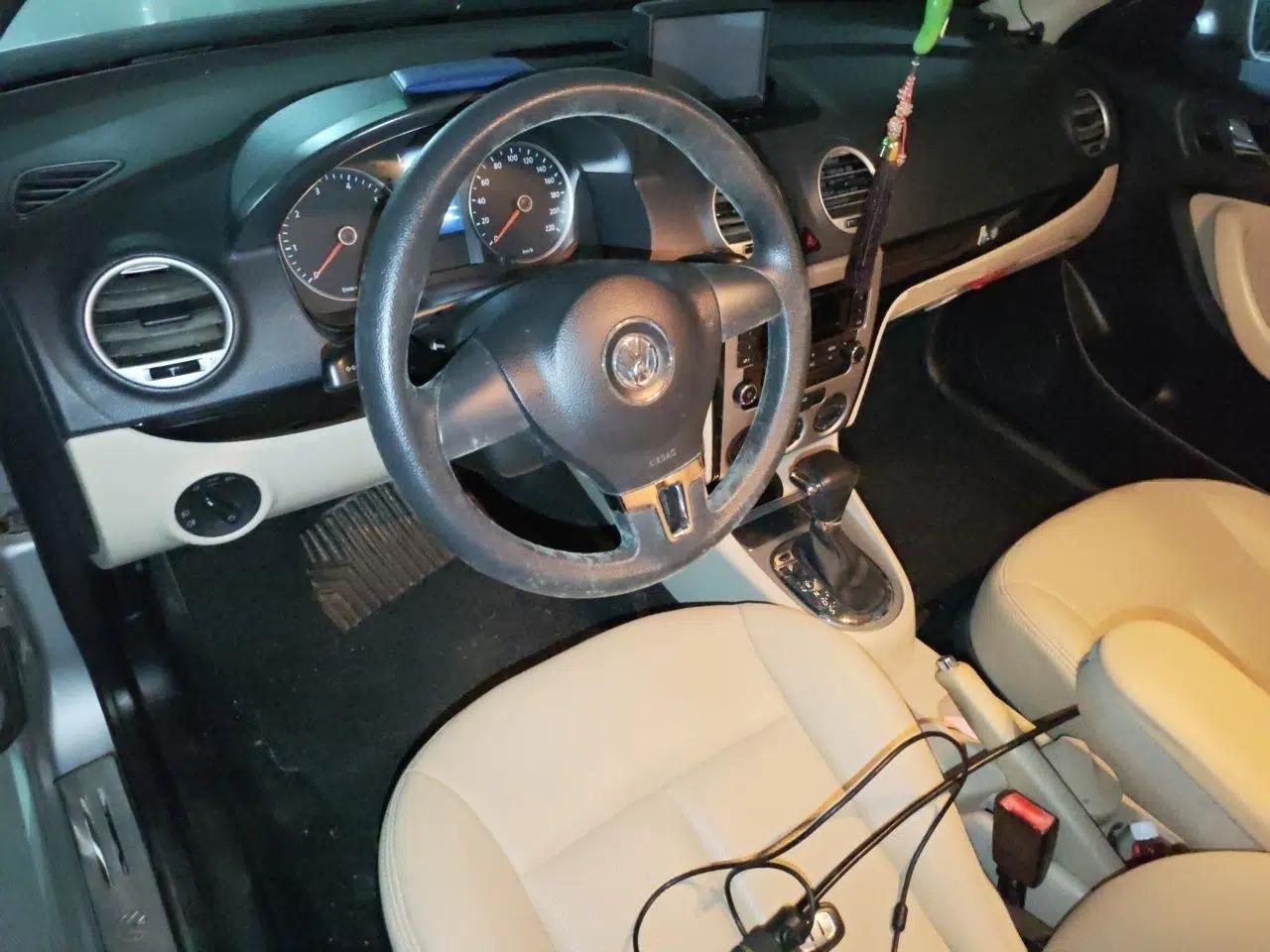 Volkswagen Lavida 2011 2.0L Automatic Premium Edition — миниатюра 9