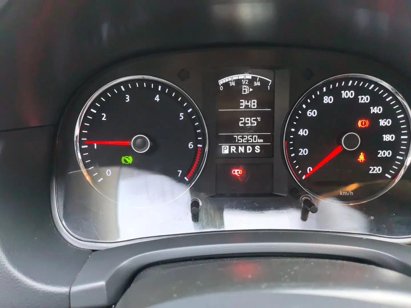 Volkswagen Lavida 2011 1.6L Automatic PinYou Edition — миниатюра 12
