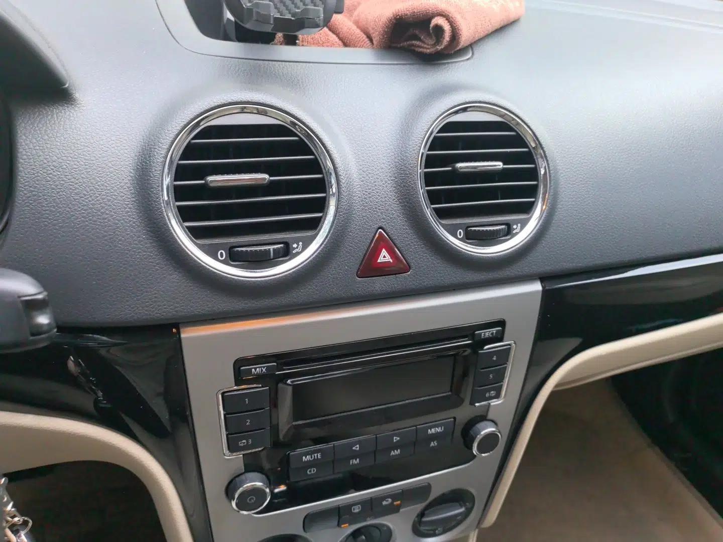 Volkswagen Lavida 2011 1.6L Automatic PinYou Edition — миниатюра 13