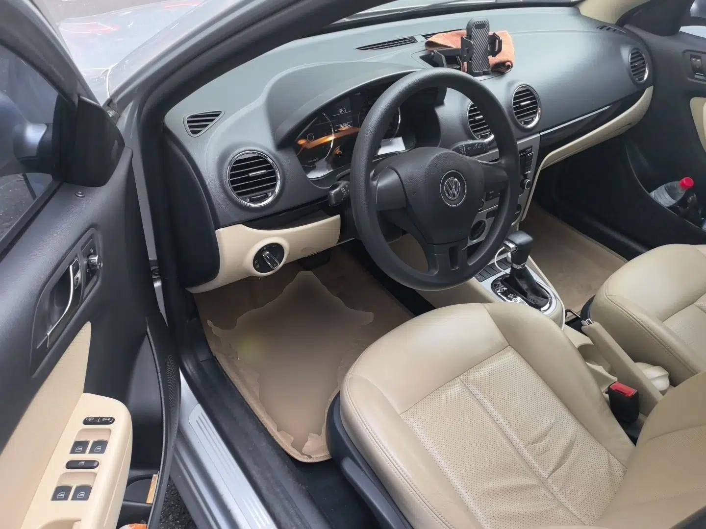 Volkswagen Lavida 2011 1.6L Automatic PinYou Edition — миниатюра 16