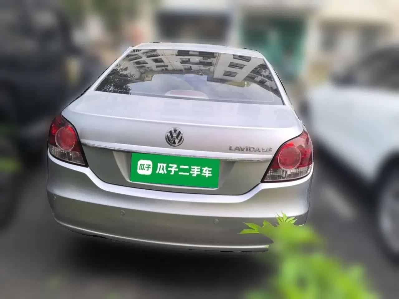 Volkswagen Lavida 2011 1.6L Automatic PinYou Edition — миниатюра 5