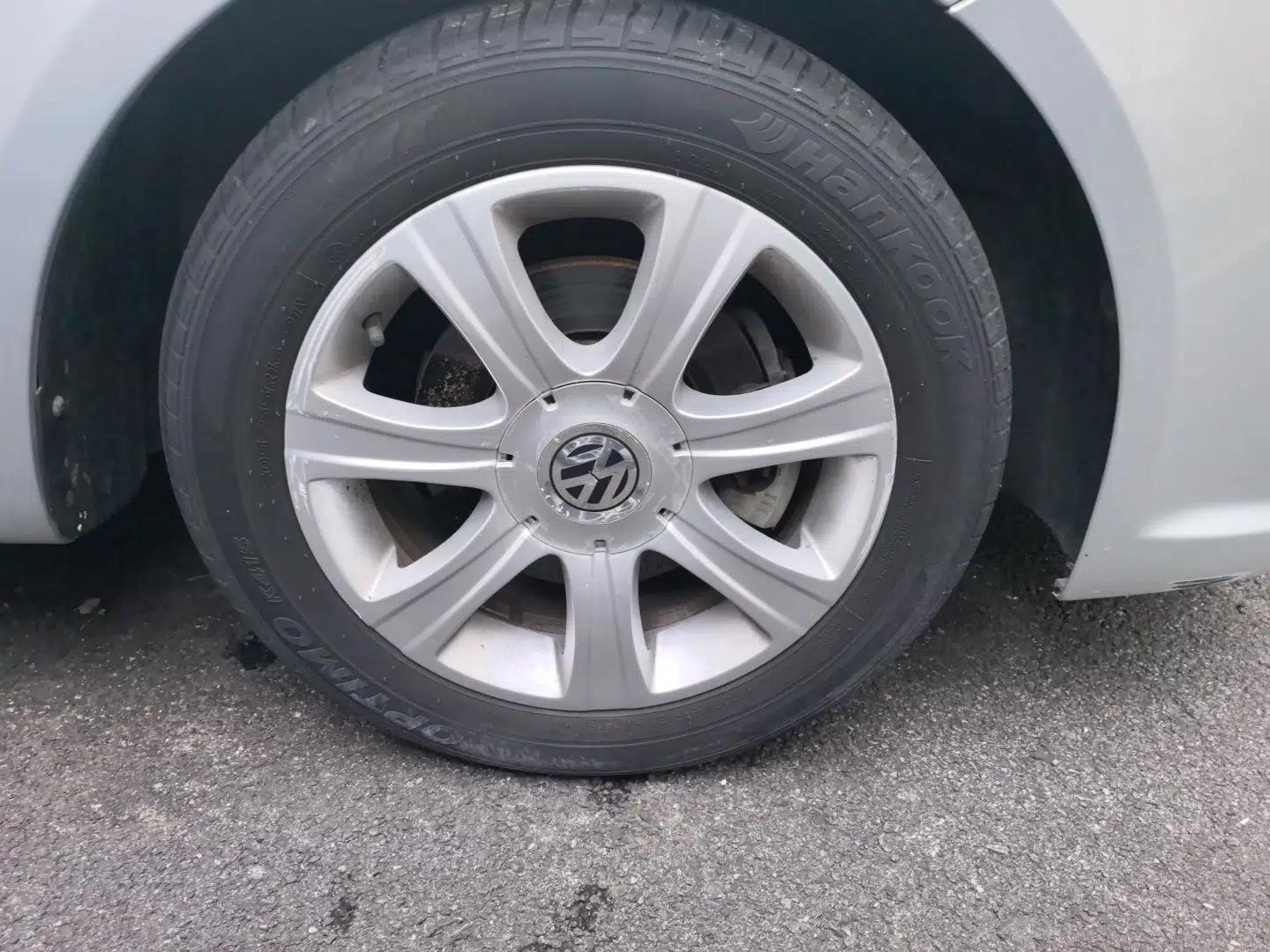 Volkswagen Lavida 2011 1.6L Automatic PinYou Edition — миниатюра 8