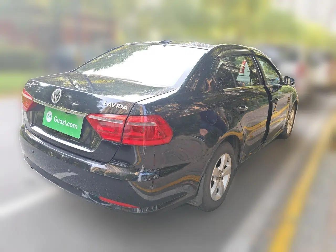 Volkswagen Lavida 2013 Revised Classic 1.6L Manual Fashion Edition — миниатюра 6