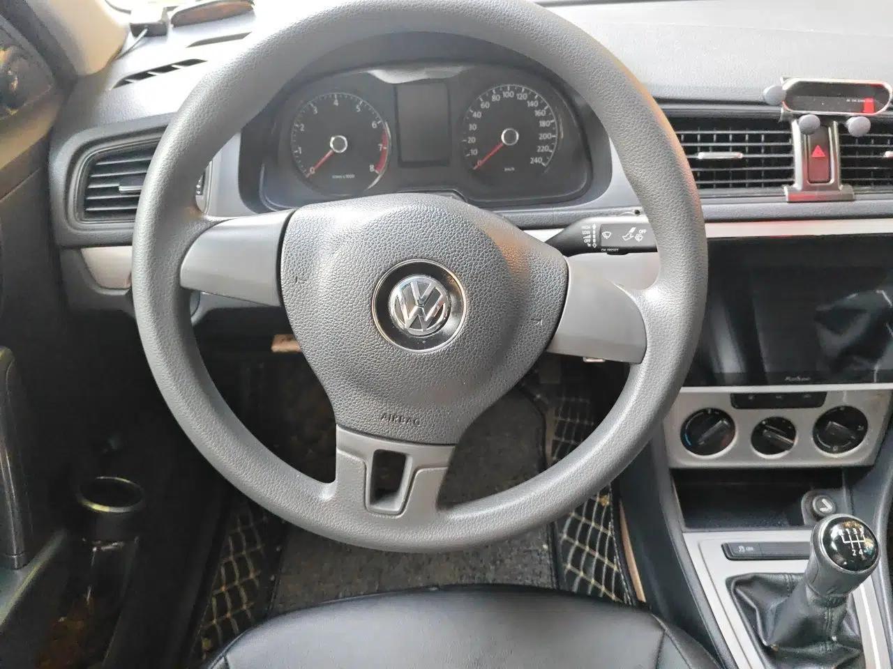 Volkswagen Lavida 2013 Revised Classic 1.6L Manual Fashion Edition — миниатюра 10