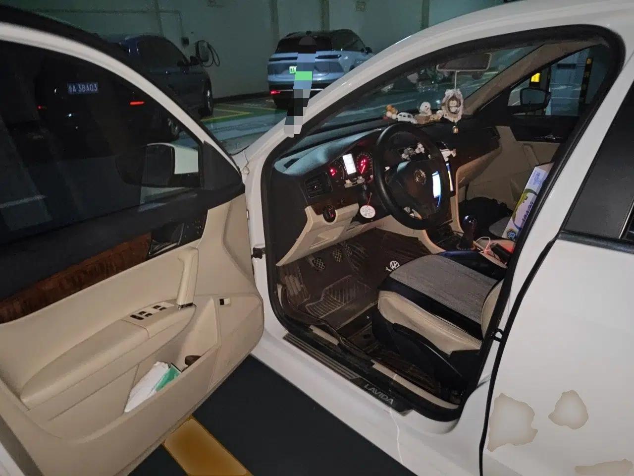 Volkswagen Lavida 2013 1.6L Manual Comfort Edition — миниатюра 16