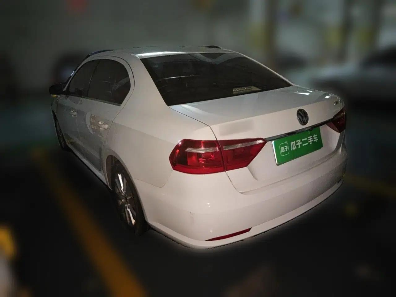 Volkswagen Lavida 2013 1.6L Manual Comfort Edition — миниатюра 4