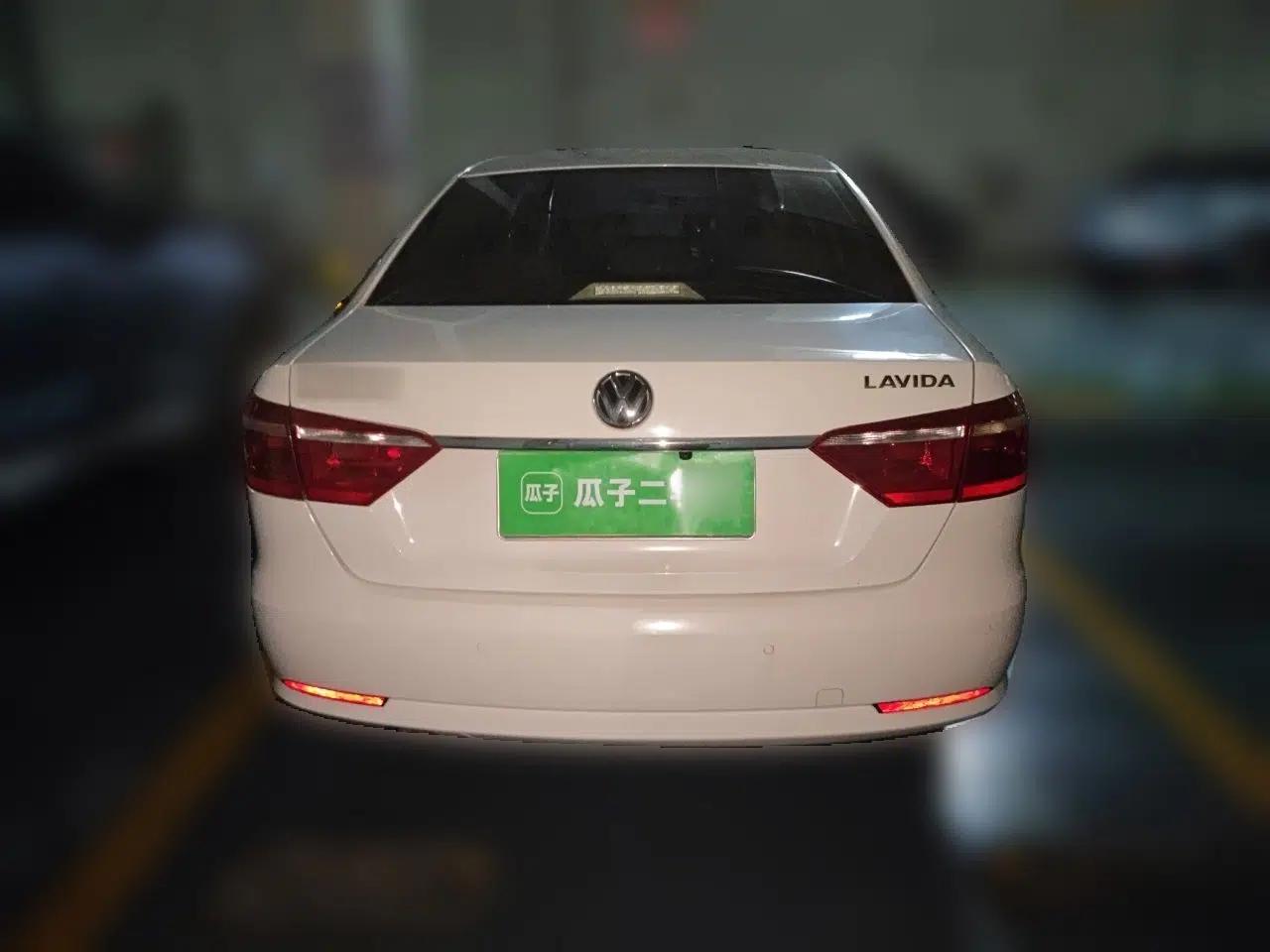Volkswagen Lavida 2013 1.6L Manual Comfort Edition — миниатюра 5