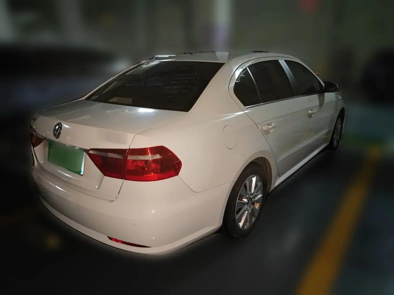 Volkswagen Lavida 2013 1.6L Manual Comfort Edition — миниатюра 6