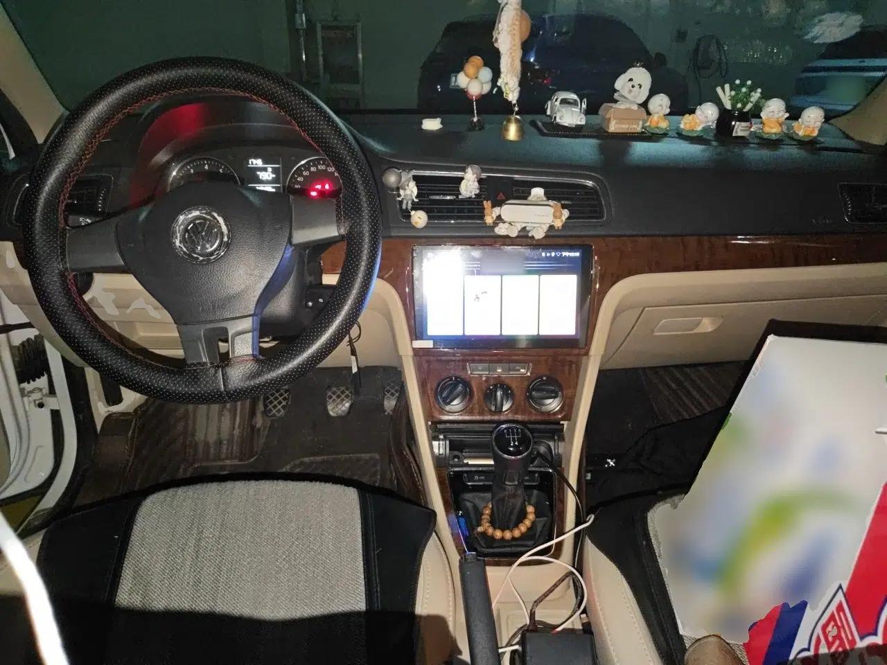 Volkswagen Lavida 2013 1.6L Manual Comfort Edition — миниатюра 9