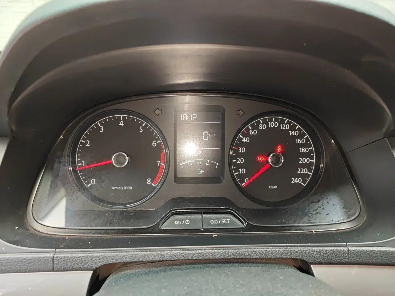 Volkswagen Lavida 2013 Revised Classic 1.6L Manual Fashion Edition — миниатюра 11