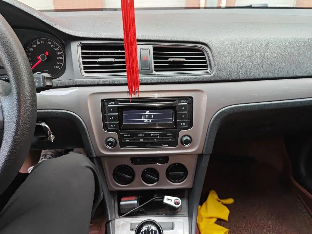Volkswagen Lavida 2013 Revised Classic 1.6L Manual Fashion Edition — миниатюра 13