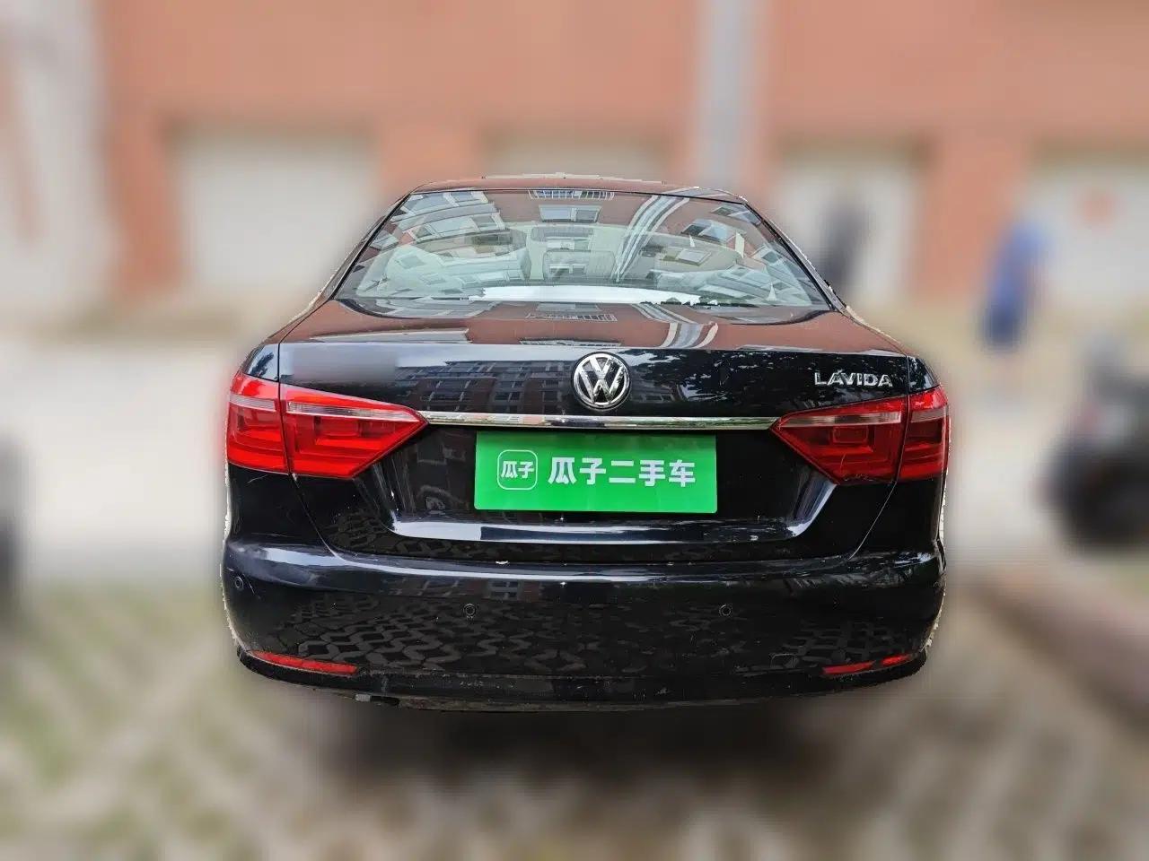 Volkswagen Lavida 2013 Revised Classic 1.6L Manual Fashion Edition — миниатюра 5