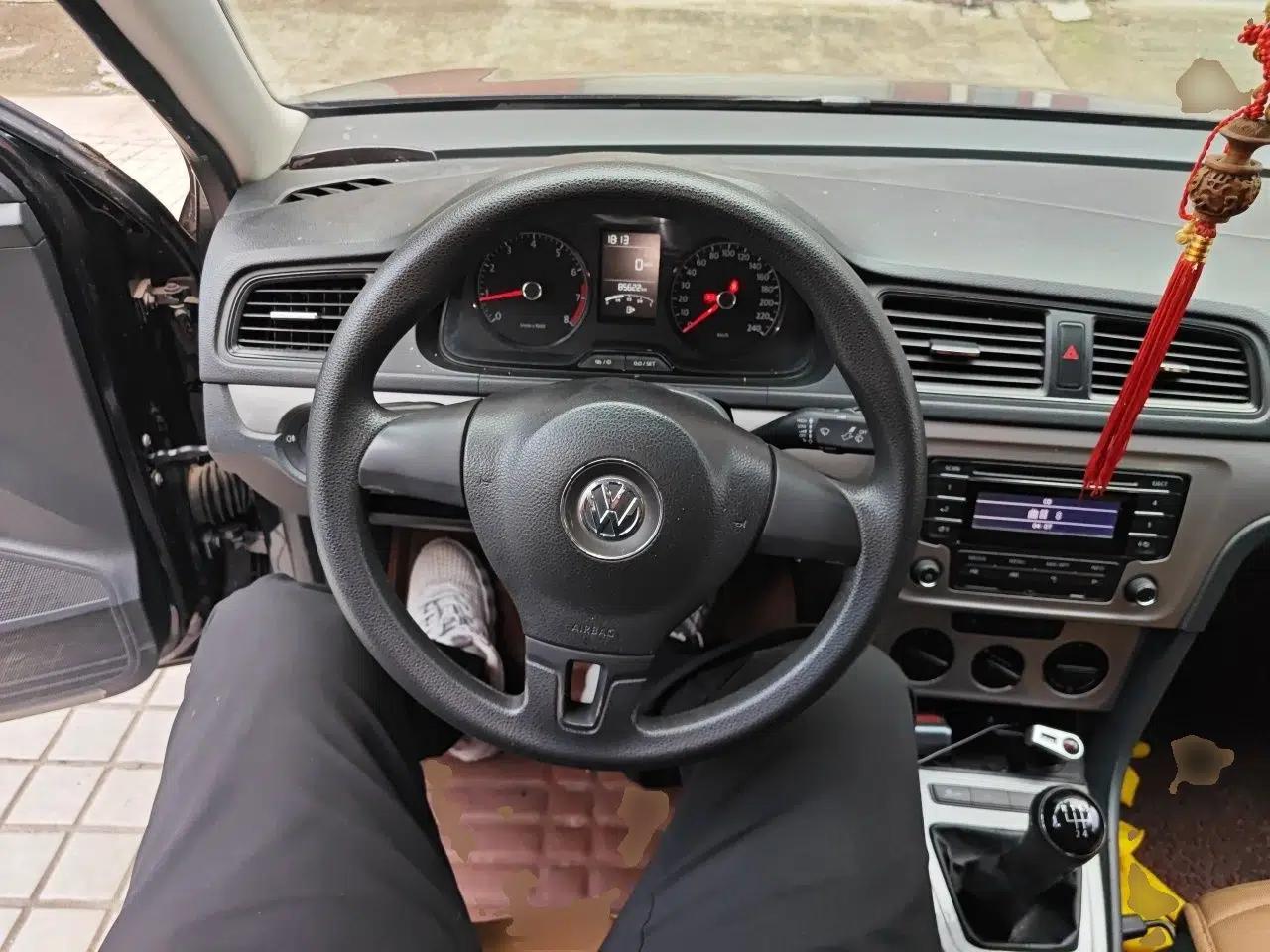 Volkswagen Lavida 2013 Revised Classic 1.6L Manual Fashion Edition — миниатюра 10