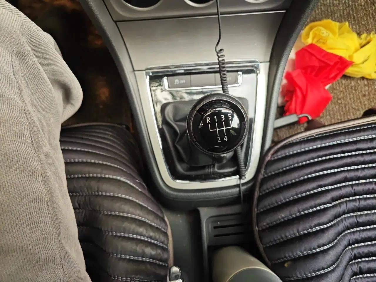Volkswagen Lavida 2013 Restyled Classic 1.6L Manual Comfort Edition — миниатюра 14
