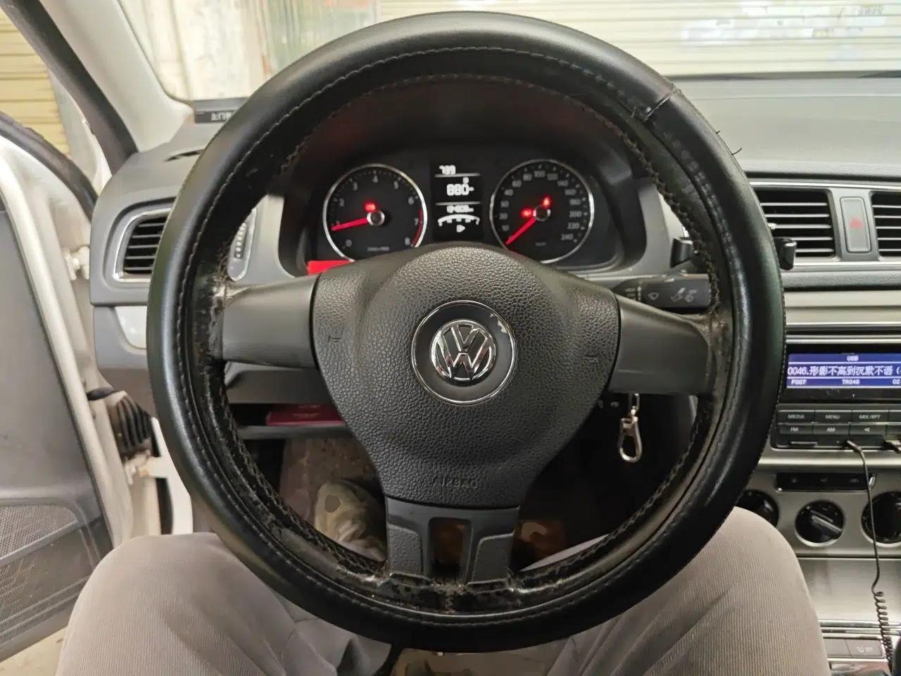 Volkswagen Lavida 2013 Restyled Classic 1.6L Manual Comfort Edition — миниатюра 10