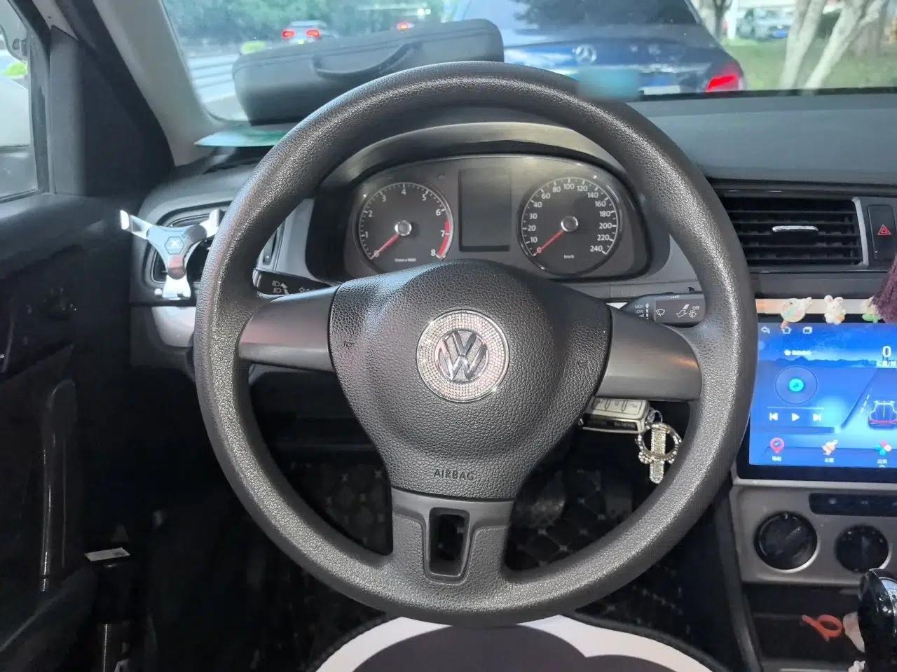 Volkswagen Lavida 2017 1.6L Automatic Fashion Edition — миниатюра 10