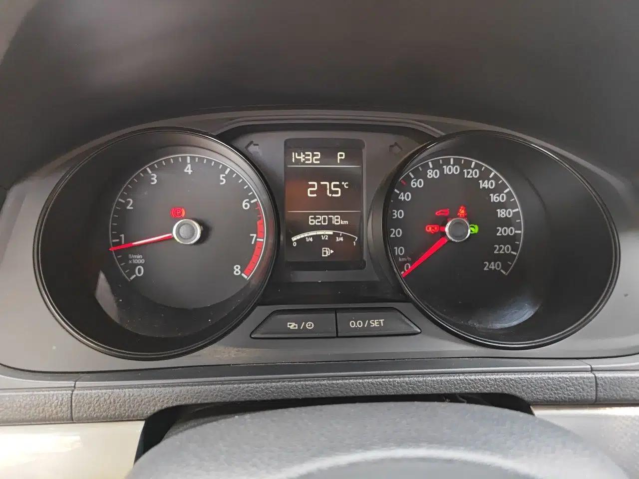 Volkswagen Lavida 2017 1.6L Automatic Fashion Edition — миниатюра 11