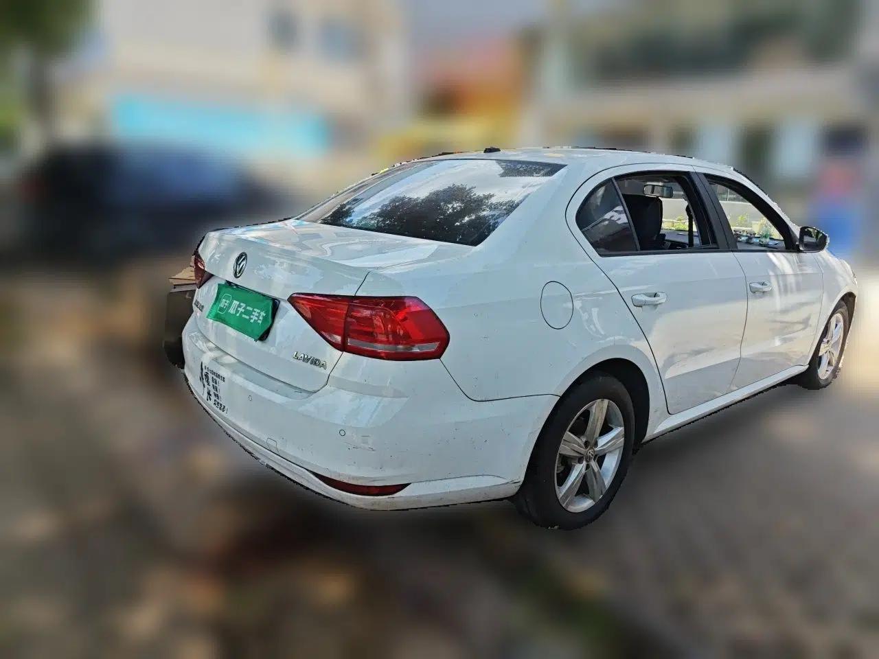 Volkswagen Lavida 2017 1.6L Automatic Fashion Edition — миниатюра 6