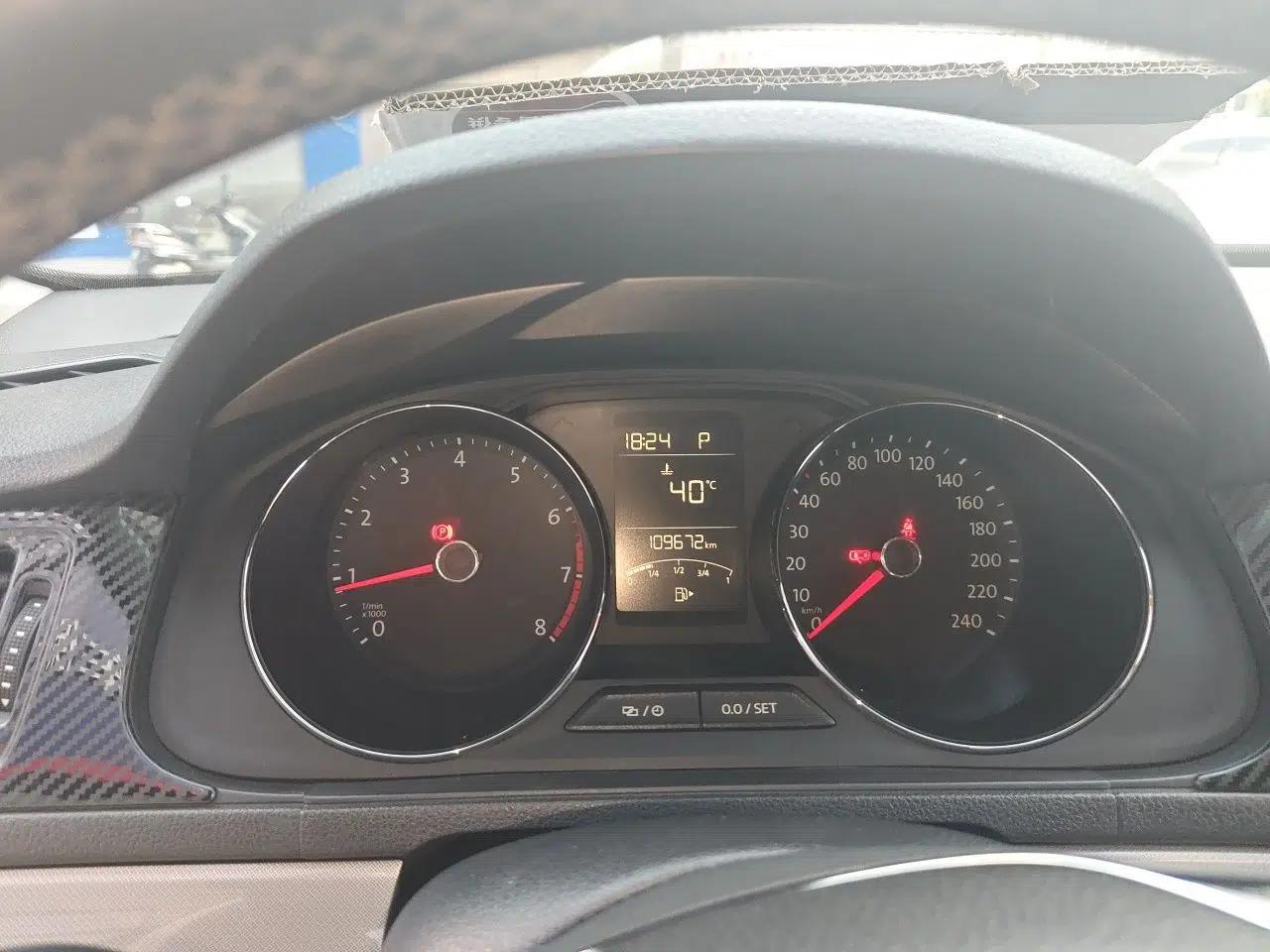 Volkswagen Lavida 2017 1.6L Automatic Comfort Edition — миниатюра 11