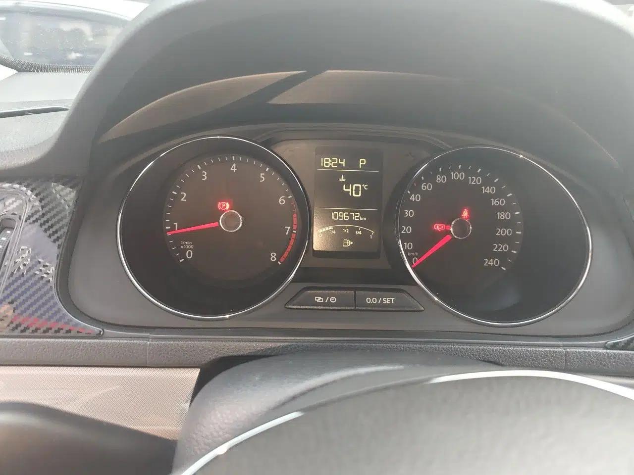 Volkswagen Lavida 2017 1.6L Automatic Comfort Edition — миниатюра 12