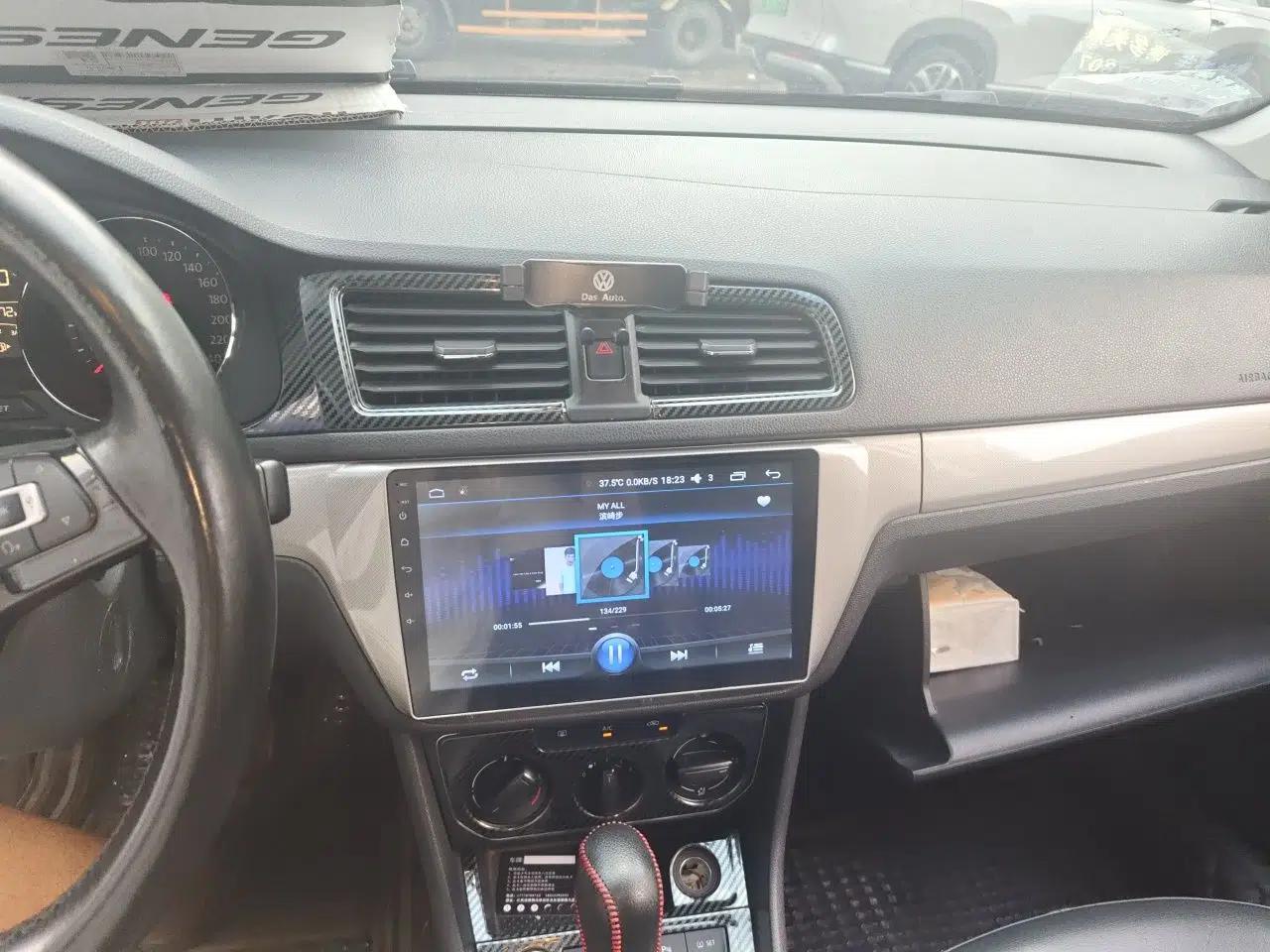 Volkswagen Lavida 2017 1.6L Automatic Comfort Edition — миниатюра 13