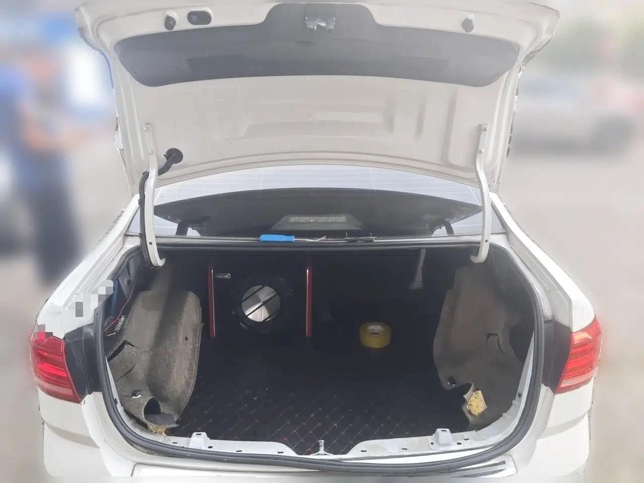 Volkswagen Lavida 2017 1.6L Automatic Comfort Edition — миниатюра 19