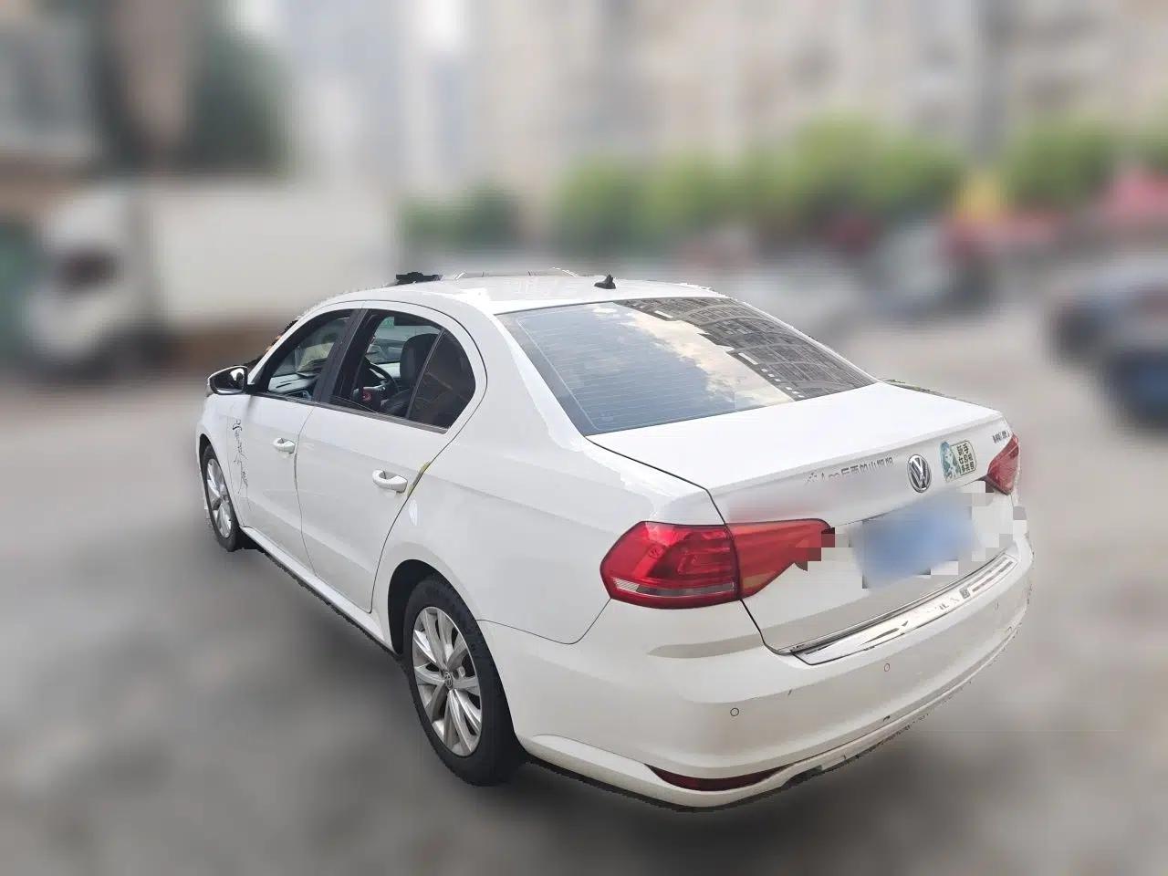 Volkswagen Lavida 2017 1.6L Automatic Comfort Edition — миниатюра 4