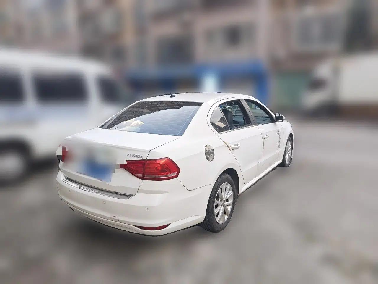 Volkswagen Lavida 2017 1.6L Automatic Comfort Edition — миниатюра 6