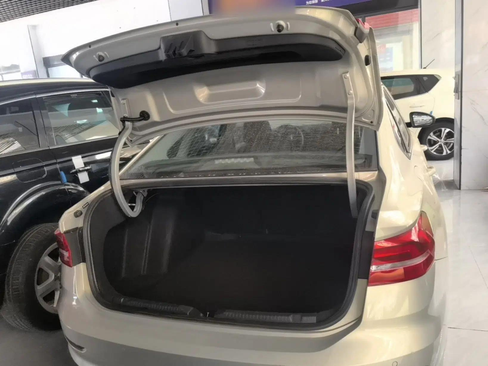 Volkswagen Lavida 2018 1.5L Automatic Fashion Edition China V Standard — миниатюра 22
