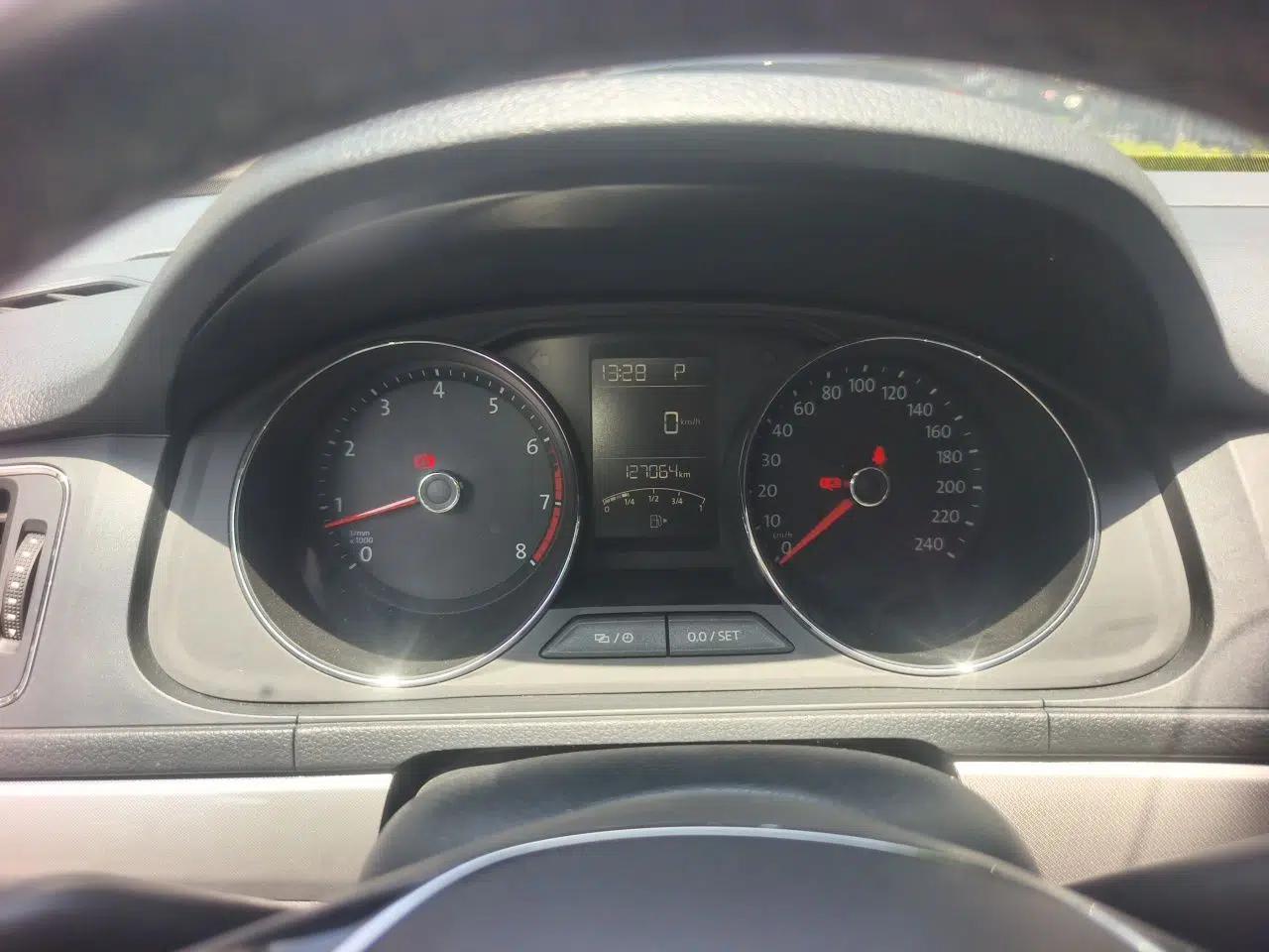 Volkswagen Lavida 2017 1.6L Automatic Comfort Edition — миниатюра 11