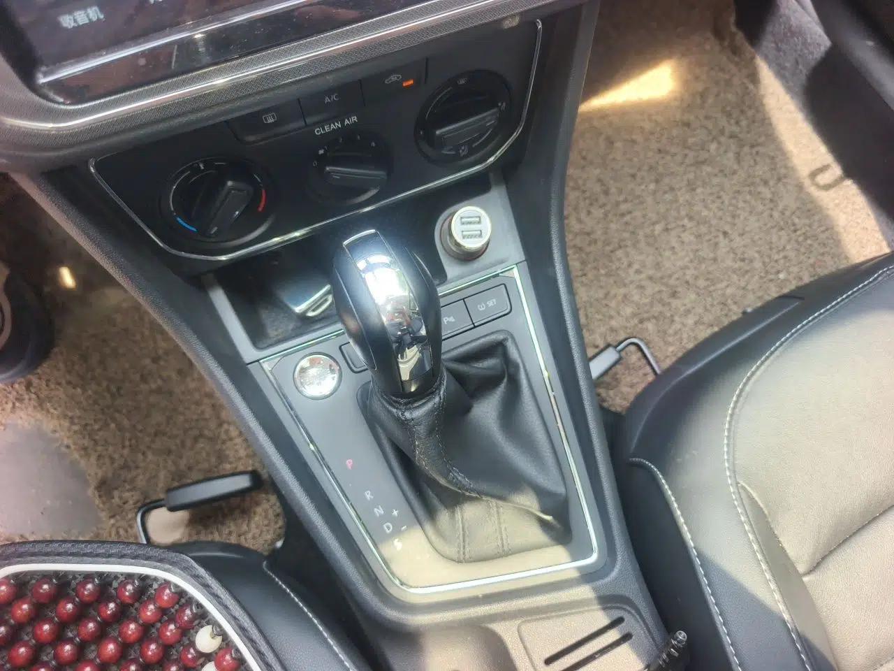 Volkswagen Lavida 2017 1.6L Automatic Comfort Edition — миниатюра 14