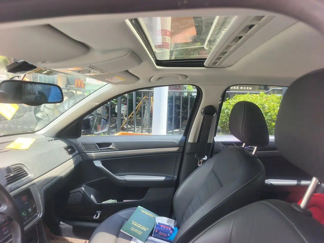Volkswagen Lavida 2017 1.6L Automatic Comfort Edition — миниатюра 18