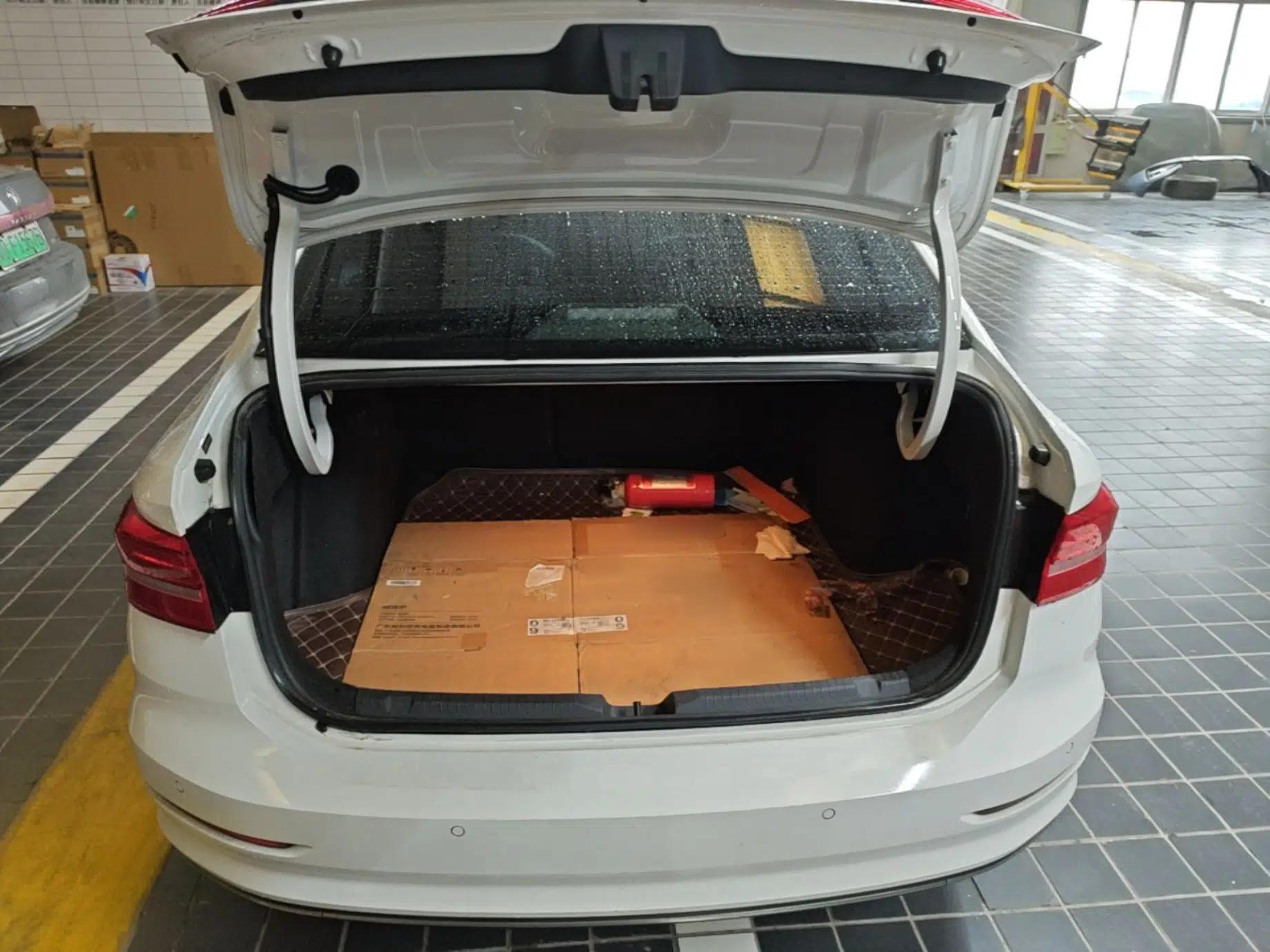 Volkswagen Lavida 2018 1.5L Automatic Comfort Edition China V Standard — миниатюра 22