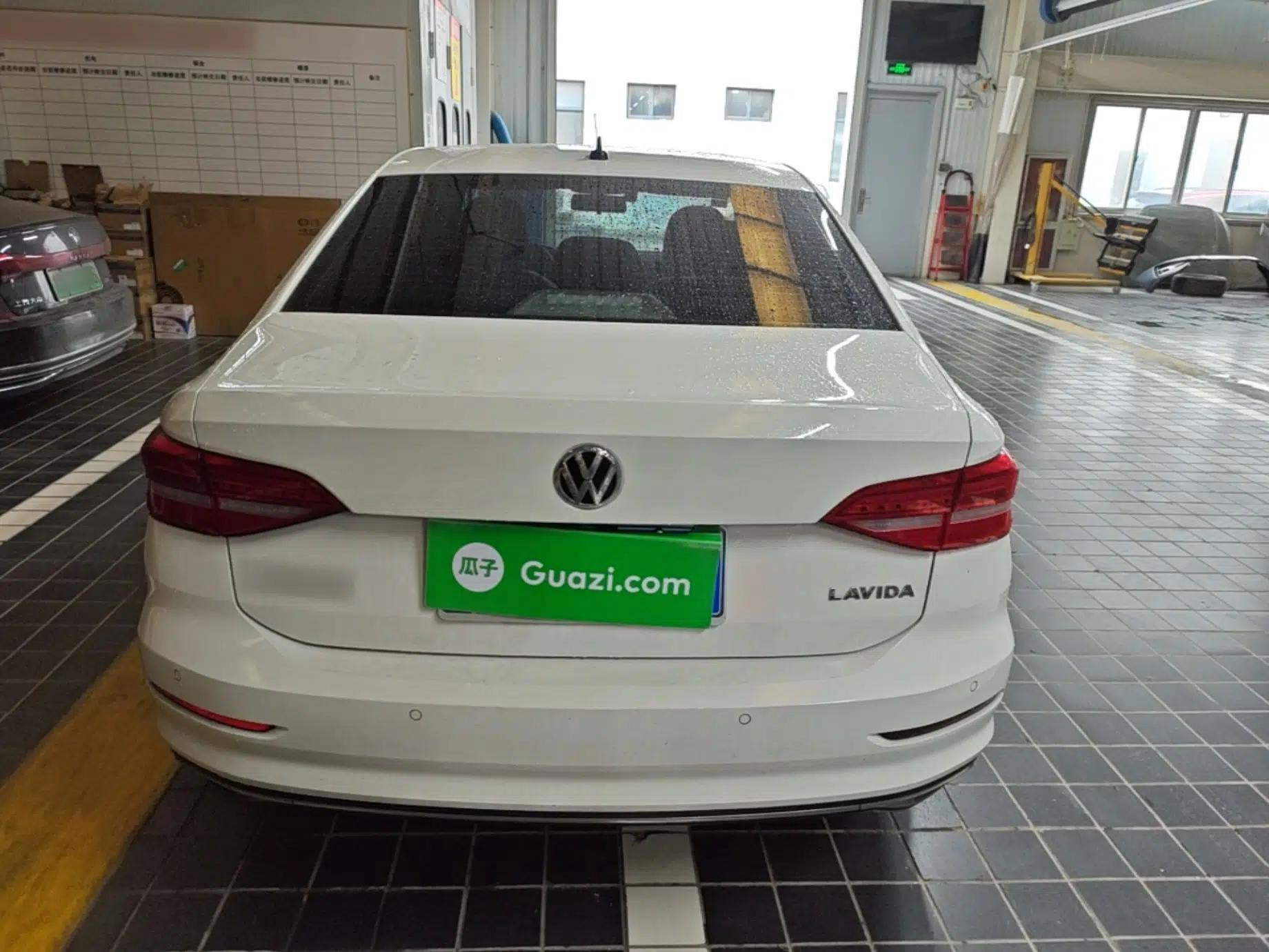 Volkswagen Lavida 2018 1.5L Automatic Comfort Edition China V Standard — миниатюра 5